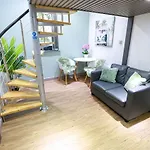A105 Stylish City Loft